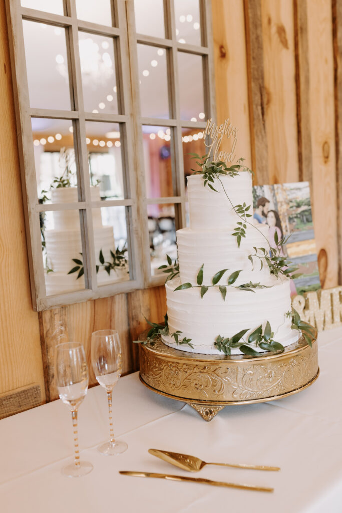 Wedding cake for barn wedding reception