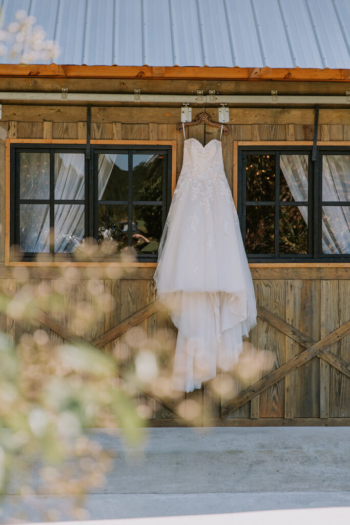 Colorful wedding at Georgia barn wedding venue